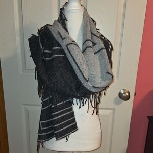 H&M 2 Toned Gray Scarf